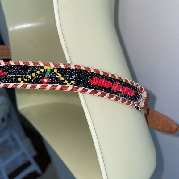 Vintage beaded  Native American look tooled brown leather belt - Picture 3 of 8